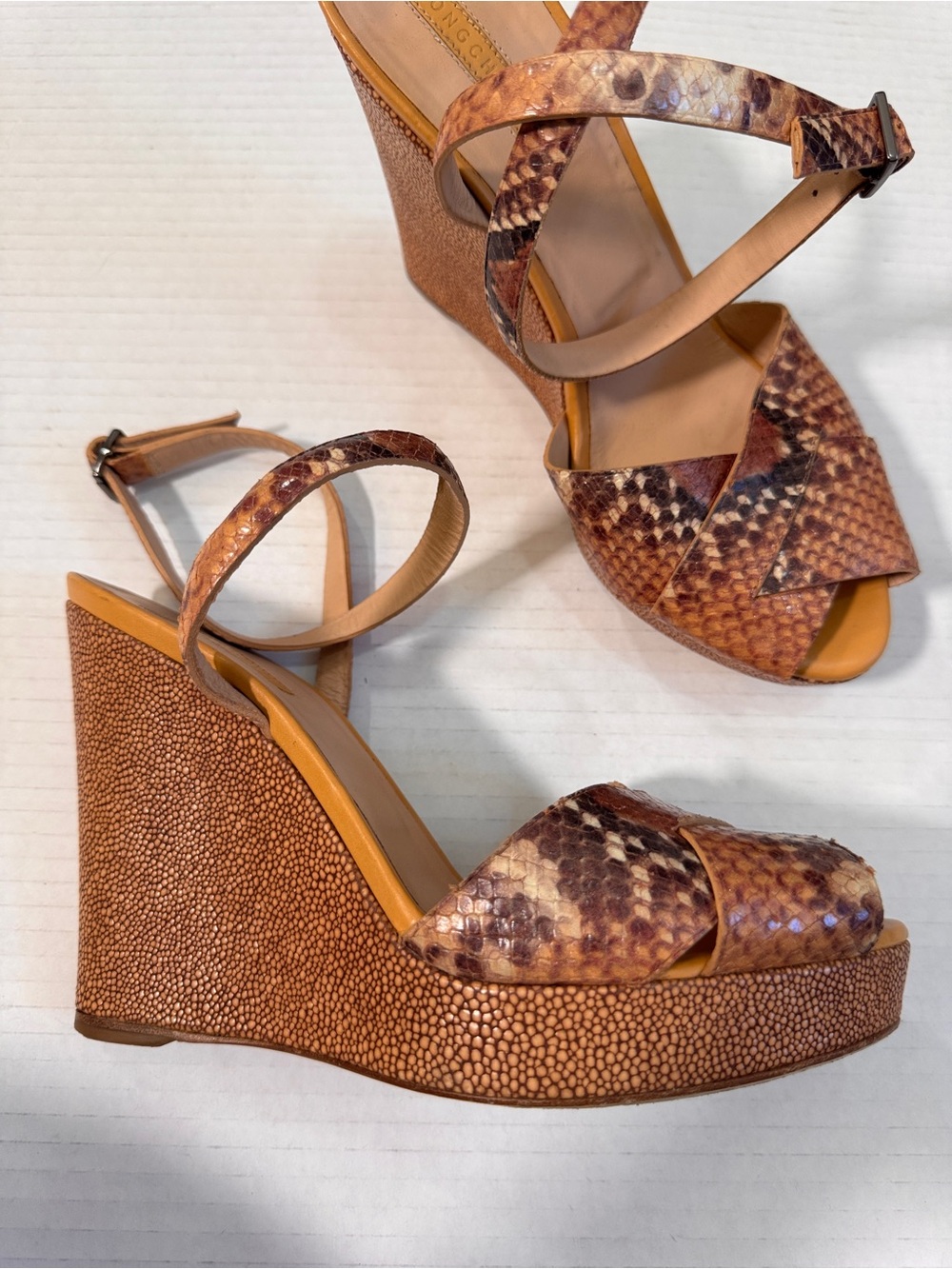 Longchamp Tan Brown Snake Print Leather Wedge Sandals Womans 6.5 Peep Toe Luxury - Picture 12 of 12